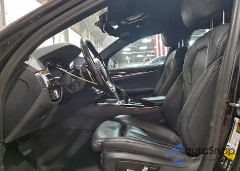 2019 BMW 530 Xi z USA, uszkodzony, nr VIN WBAJA7C53KWW04480